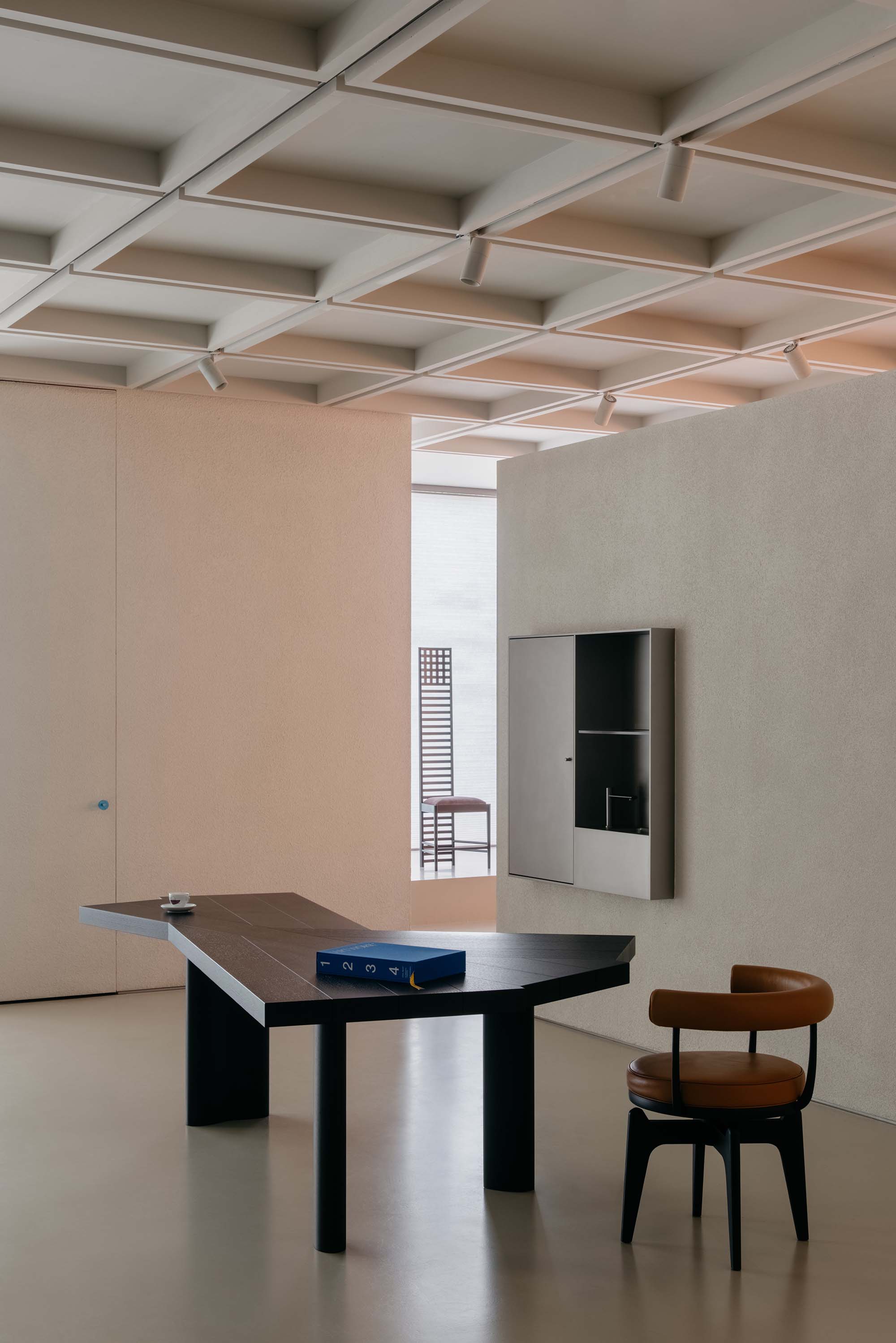 正反設計,Cassina,Cassina家具,家具展廳設計,家具展廳設計案例,OUTIN. DESIGN