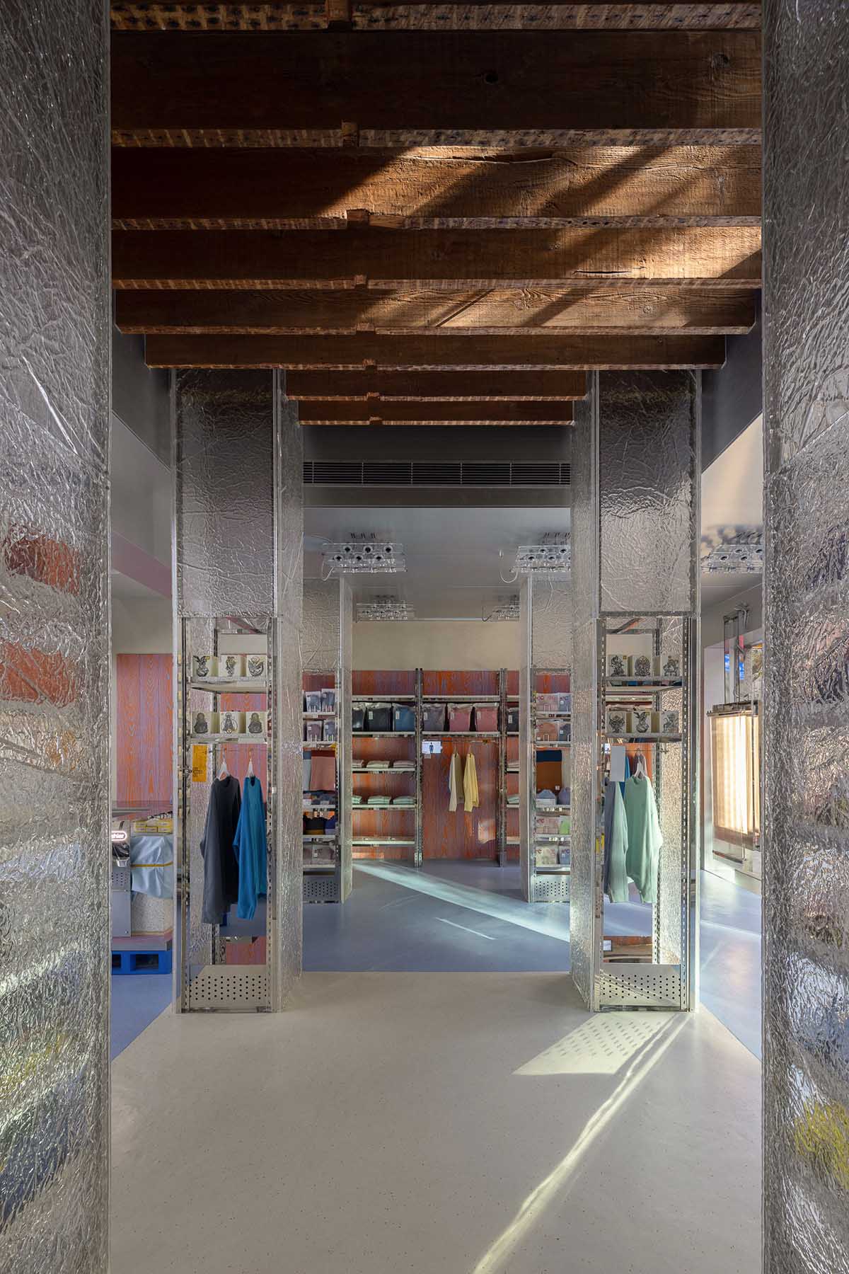 SOME THOUGHTS,服裝店設計,服裝店設計案例,Bananain,服裝概念店,重新設計基本款,蕉內服裝店,上海蕉內