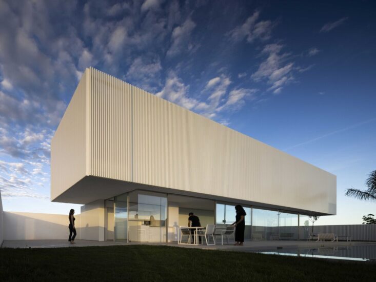 Fran Silvestre Arquitectos | 285㎡，西班牙極簡風格純白別墅設計
