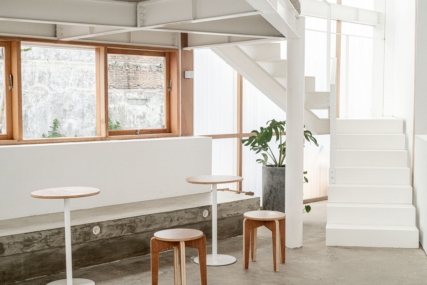 ARA Studio,咖啡廳,咖啡店設計,150㎡咖啡廳設計,Jokopi MERR,白色極簡風格咖啡廳,國外咖啡廳設計案例