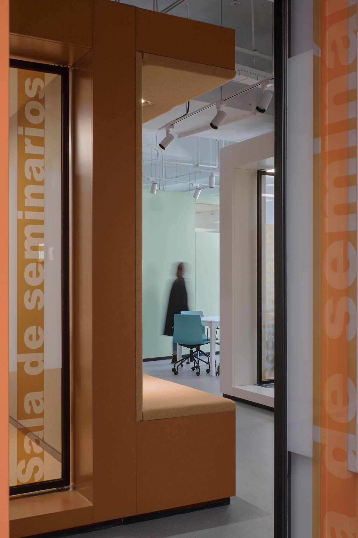 餘論設計,YUDESIGNS,浙江外國語學院圖書館設計,圖書館設計,圖書館設計案例,學校圖書館,浙江外國語學院圖書館