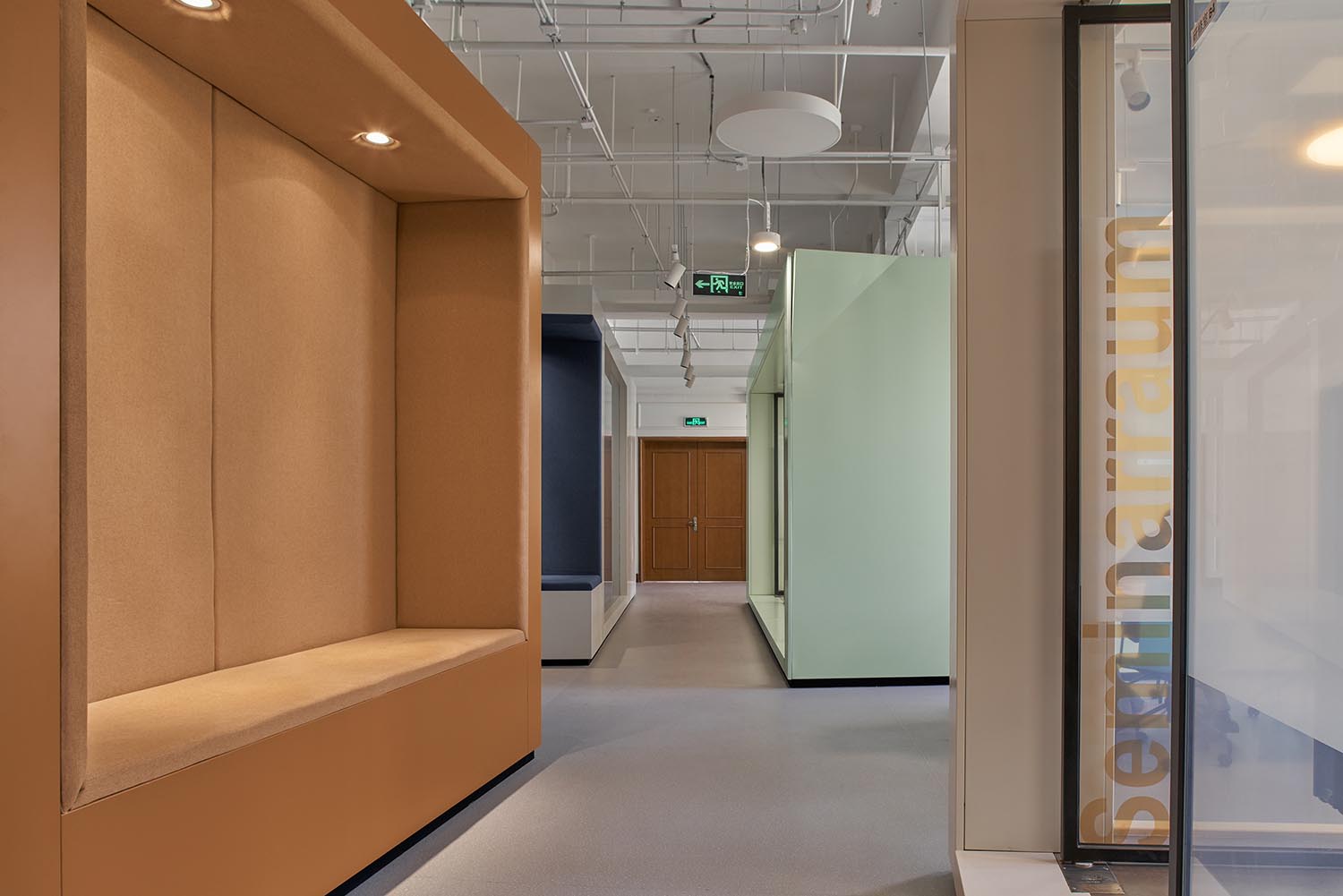 餘論設計,YUDESIGNS,浙江外國語學院圖書館設計,圖書館設計,圖書館設計案例,學校圖書館,浙江外國語學院圖書館