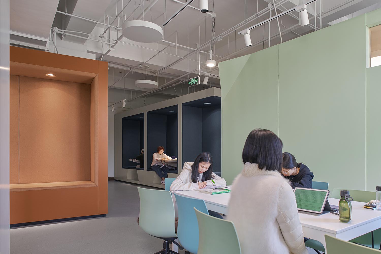 餘論設計,YUDESIGNS,浙江外國語學院圖書館設計,圖書館設計,圖書館設計案例,學校圖書館,浙江外國語學院圖書館