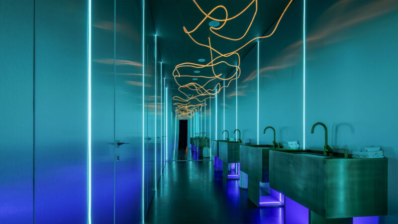 致敬電影藝術–Karaoke Divas 酒吧&KTV | Valery Lizunov