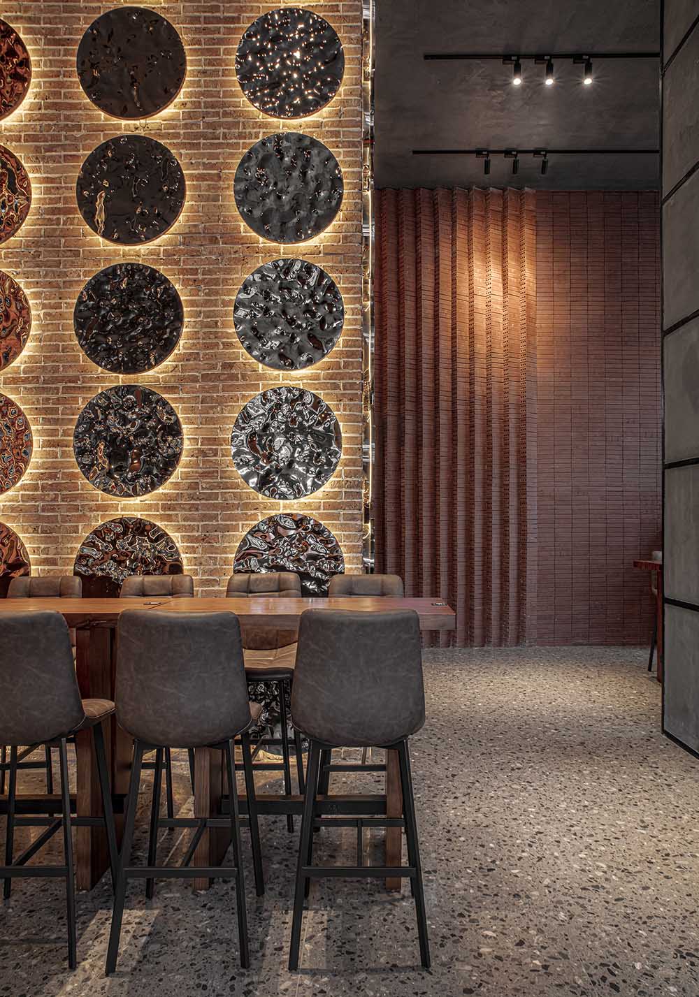 酒吧設計,酒吧設計案例,現代風格酒吧設計,餐廳設計,西餐廳設計,西餐酒吧,江門酒吧設計,江門餐廳設計,江門西餐廳設計,Peter House,Peter House餐廳,朱海博建築事務所,朱海博設計事務所