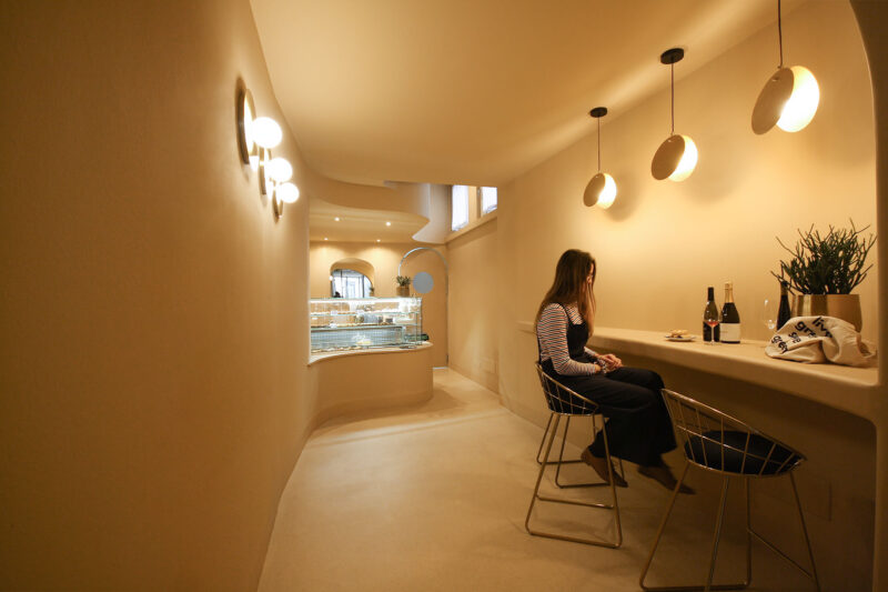 VANDA DESIGNERS | 意大利超長進深店鋪裏的烘焙糕點店