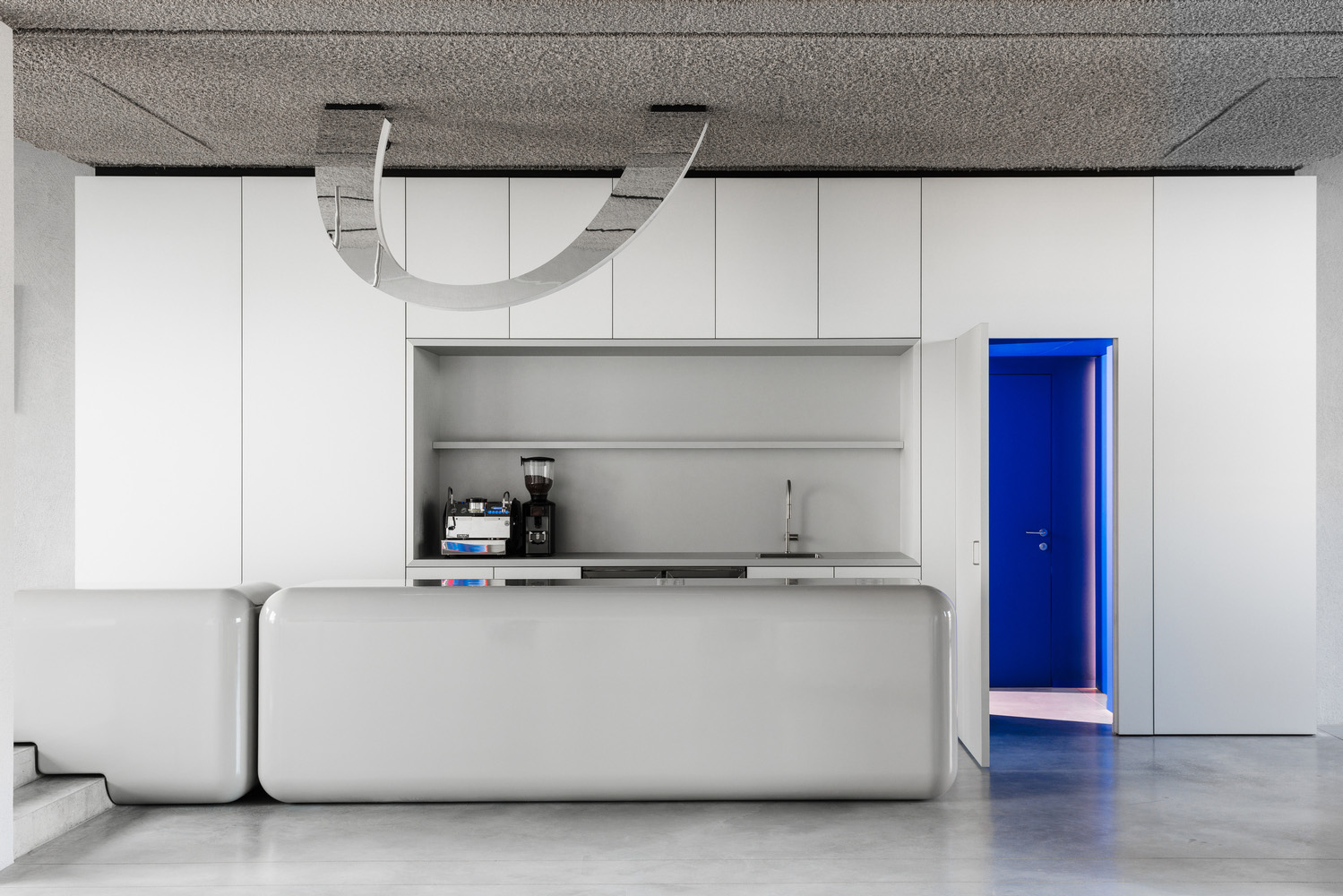 零售店設計,5AM,零售店設計案例,比利時,畫廊設計,咖啡廳設計,網紅店設計,城市藝術,街頭藝術,咖啡店,藝術畫廊