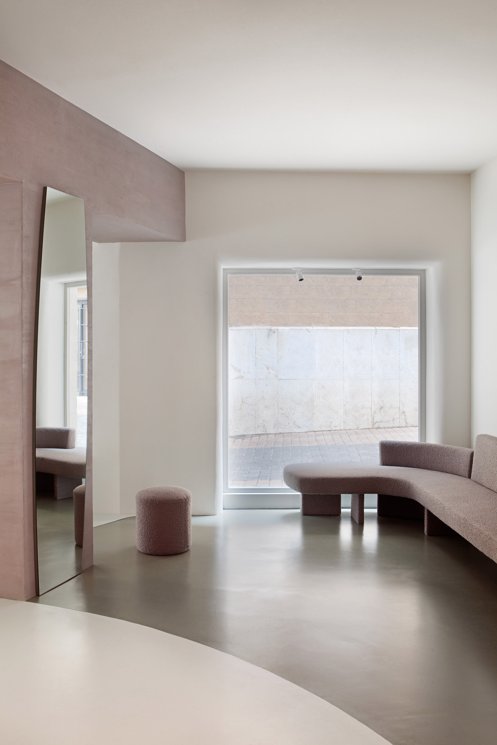 專賣店設計,國外鞋店設計,鞋店設計案例,HOFF運動鞋精品店,CISZAK DALMAS,西班牙,鞋店設計,零售店設計