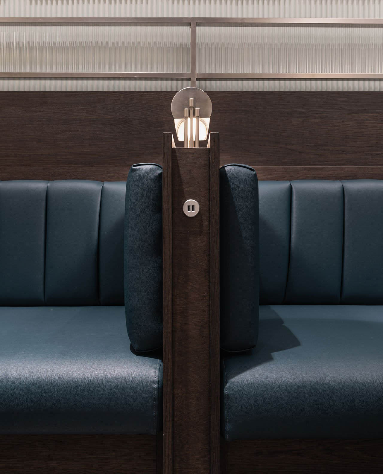 咖啡廳設計,國外咖啡廳設計,咖啡廳設計案例,Yiannis Pouspourikas,希臘,複古咖啡廳,複古未來主義,咖啡館設計方案,咖啡店