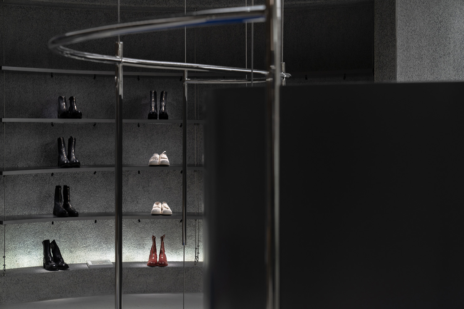 商業空間設計,時裝店設計,零售店設計,服裝店設計,女裝店設計,hug,UMA WANG,UMA WANG全新概念店,時裝店設計案例,成都時裝店設計,hug,UMA WANG旗艦店,成都hug,成都UMA WANG,氣象建築,氣象建築設計