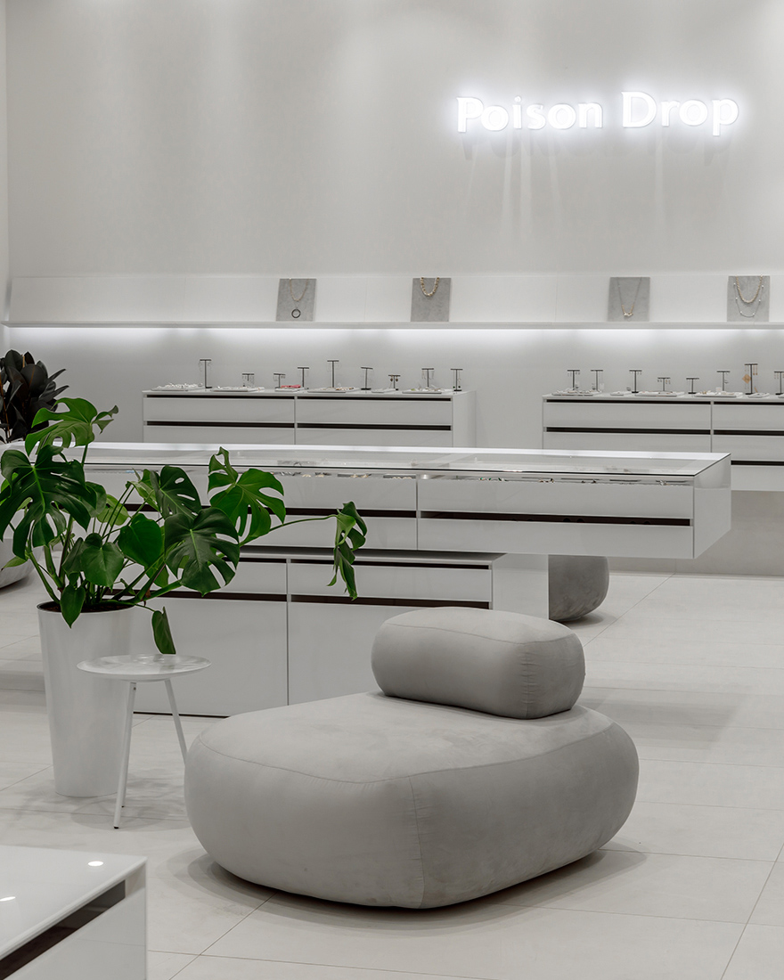 極簡美學,珠寶店設計案例,Nastya Kolchina,珠寶店設計,100㎡,店鋪設計,國外珠寶店設計,珠寶零售店,珠寶精品店,Poison Drop,商店設計案例
