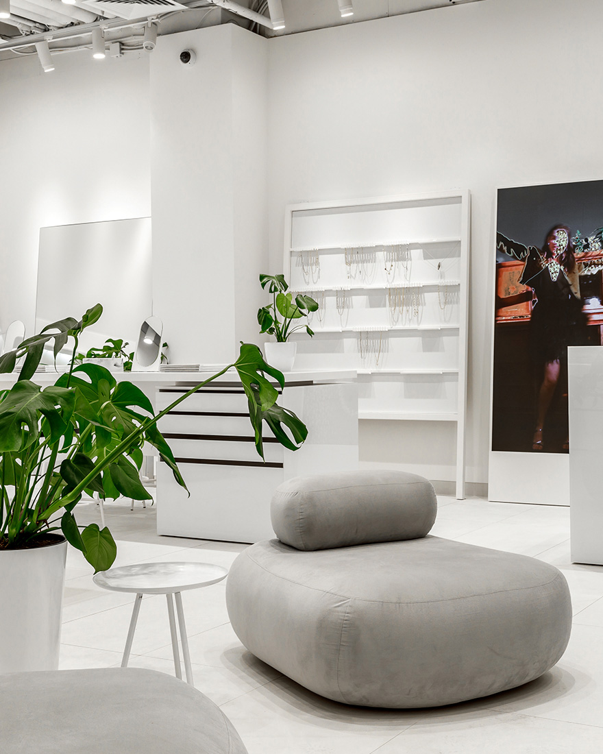 極簡美學,珠寶店設計案例,Nastya Kolchina,珠寶店設計,100㎡,店鋪設計,國外珠寶店設計,珠寶零售店,珠寶精品店,Poison Drop,商店設計案例