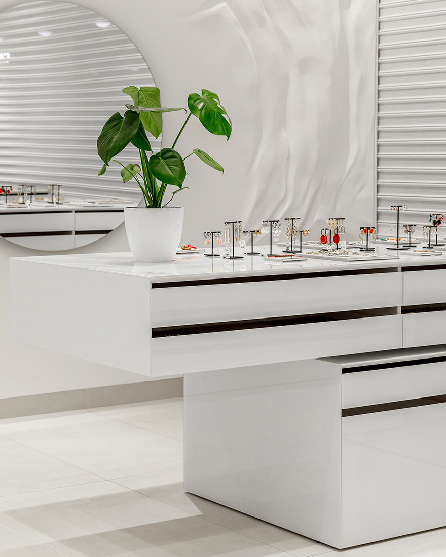 極簡美學,珠寶店設計案例,Nastya Kolchina,珠寶店設計,100㎡,店鋪設計,國外珠寶店設計,珠寶零售店,珠寶精品店,Poison Drop,商店設計案例