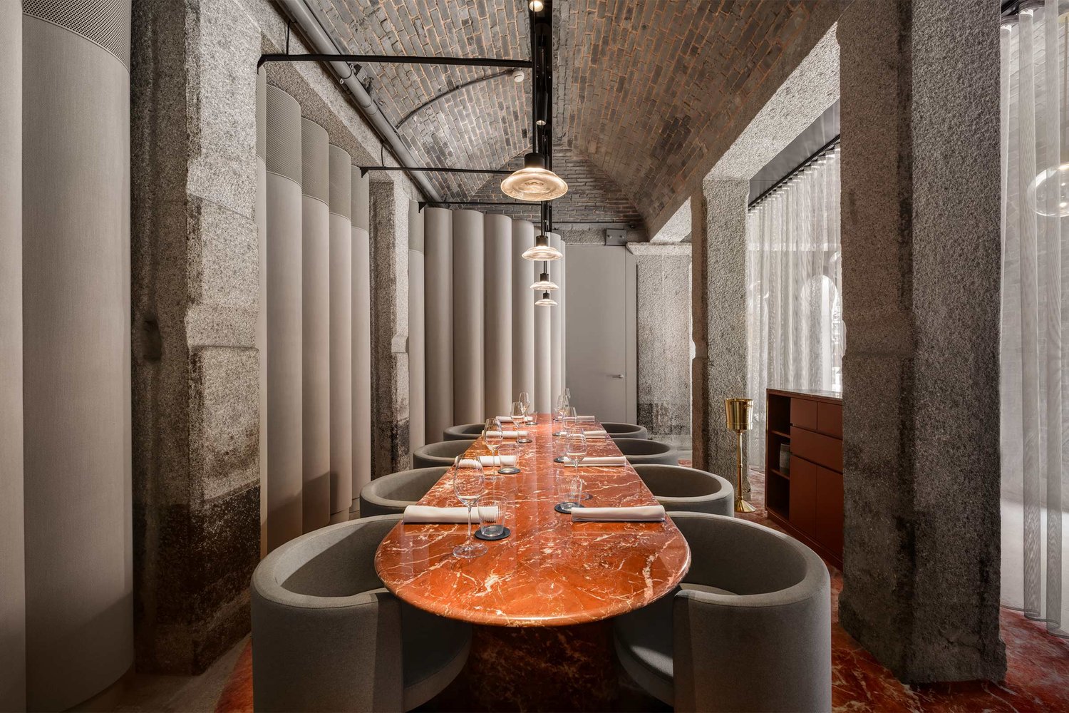 西餐廳設計,餐廳設計案例,香港餐廳設計,COLLECTIVE,餐廳裝修,建築改造,香港,監獄改造,高端西餐廳,AGORA