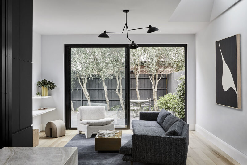 Melanie Beynon | 澳大利亞普拉蘭島高級灰色美學庭院別墅