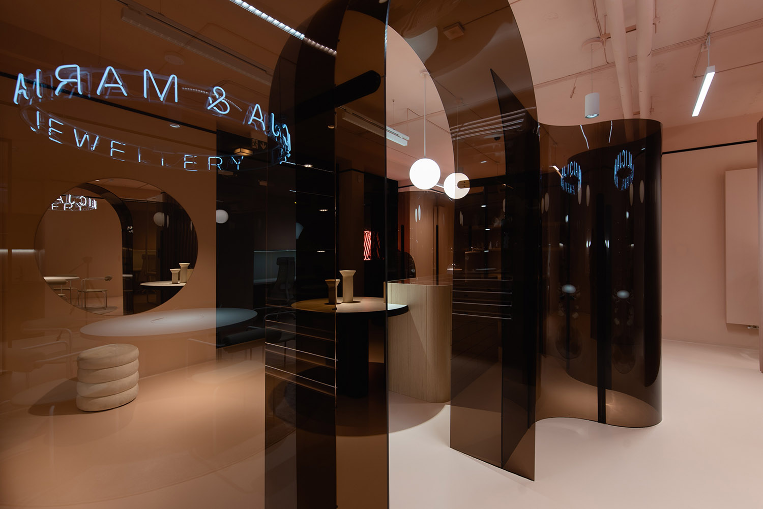 Damian Kozłowski,珠寶店設計案例,快閃店設計案例,波蘭,AM JEWELLERY,珠寶快閃店,珠寶店裝修,珠寶店設計方案,快閃店設計方案