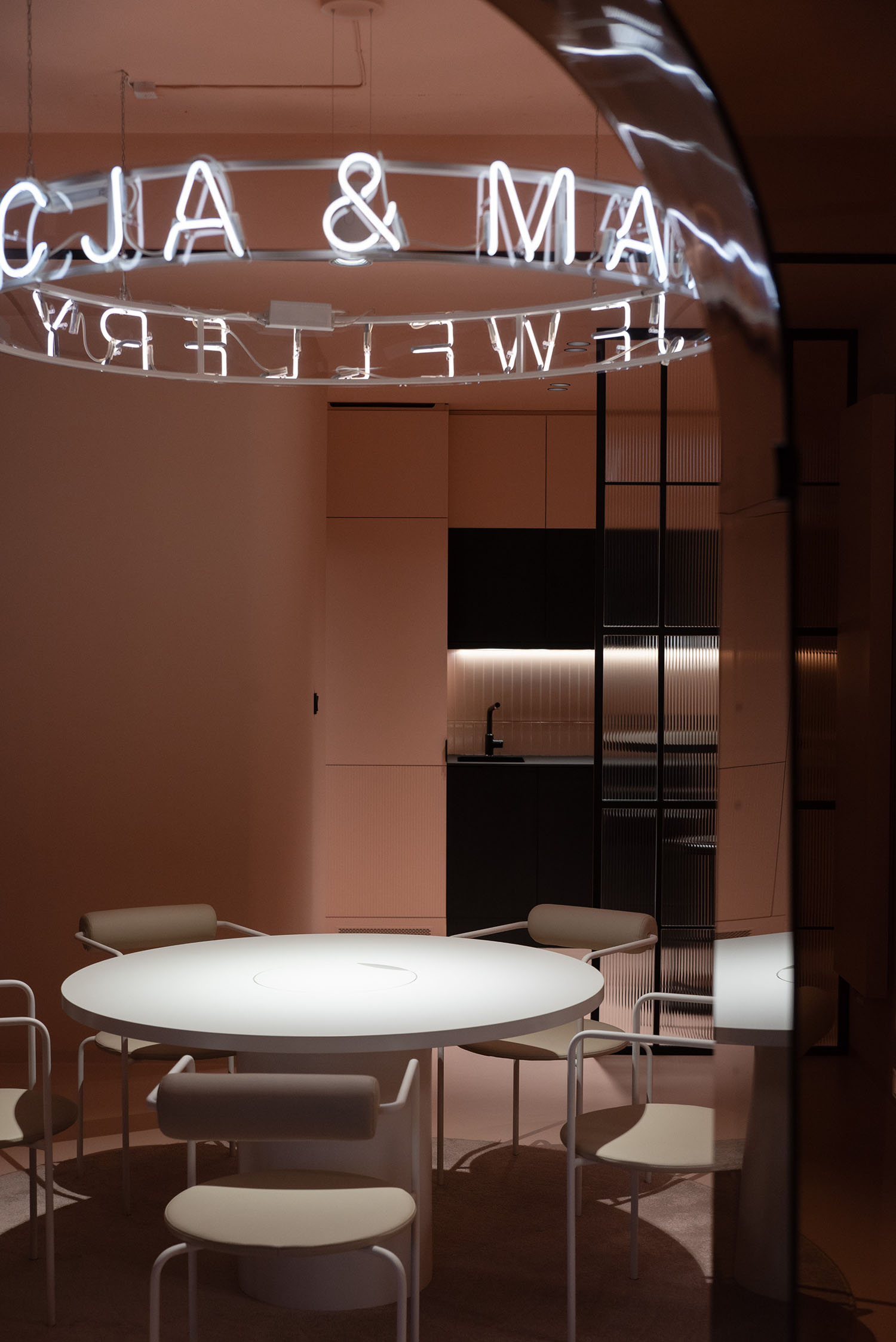 Damian Kozłowski,珠寶店設計案例,快閃店設計案例,波蘭,AM JEWELLERY,珠寶快閃店,珠寶店裝修,珠寶店設計方案,快閃店設計方案