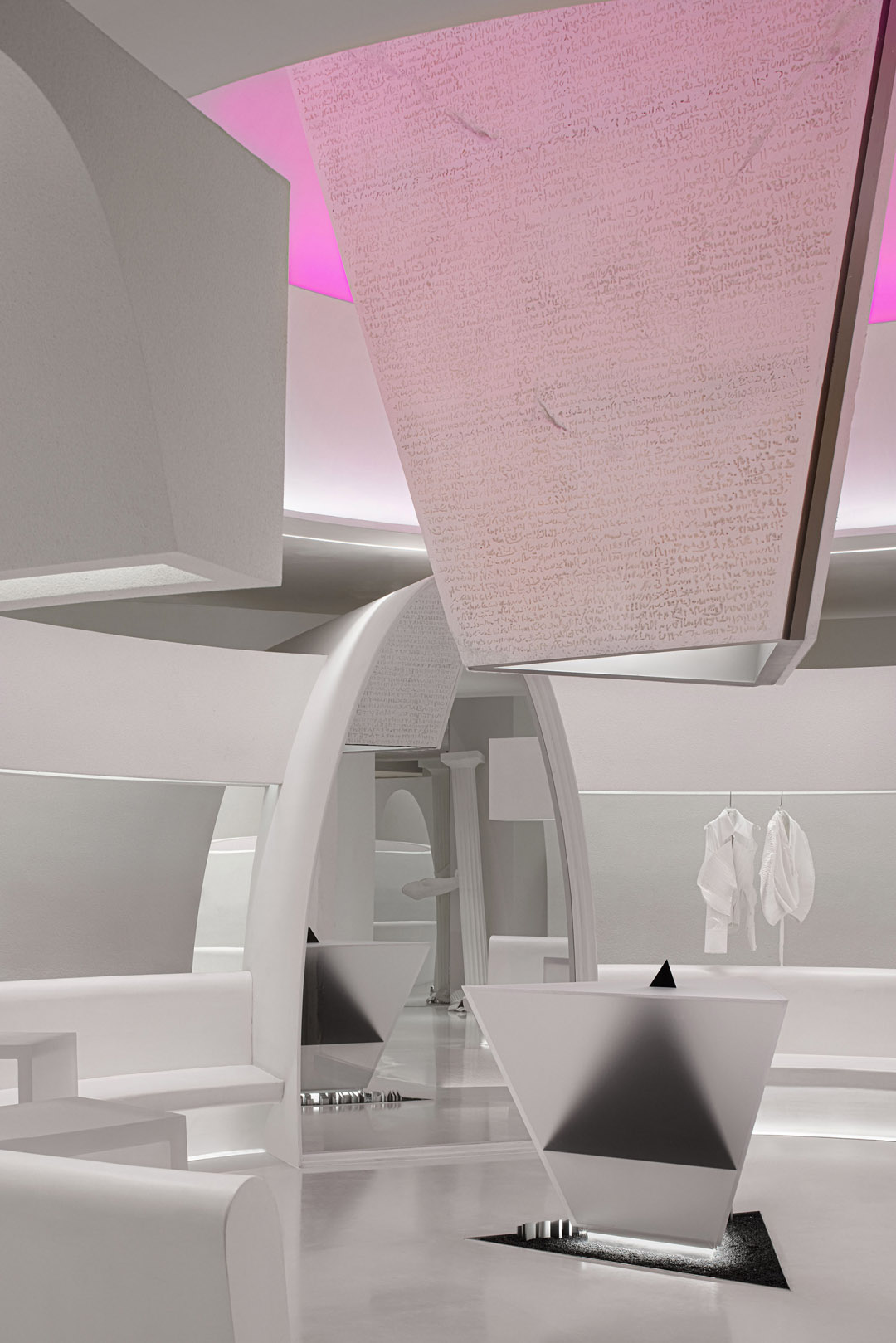 IINC,杭州時尚買手店,服裝店設計,IINC買手店,杭州IINC,零售店設計,服裝零售店設計,買手店設計,杭州買手店設計,杭州服裝店設計,服裝買手店,設計師買手店設計,泛域設計,Fununit Design