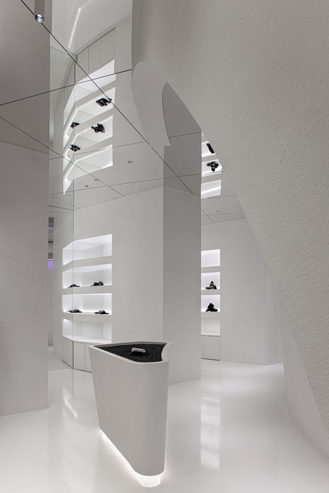 IINC,杭州時尚買手店,服裝店設計,IINC買手店,杭州IINC,零售店設計,服裝零售店設計,買手店設計,杭州買手店設計,杭州服裝店設計,服裝買手店,設計師買手店設計,泛域設計,Fununit Design