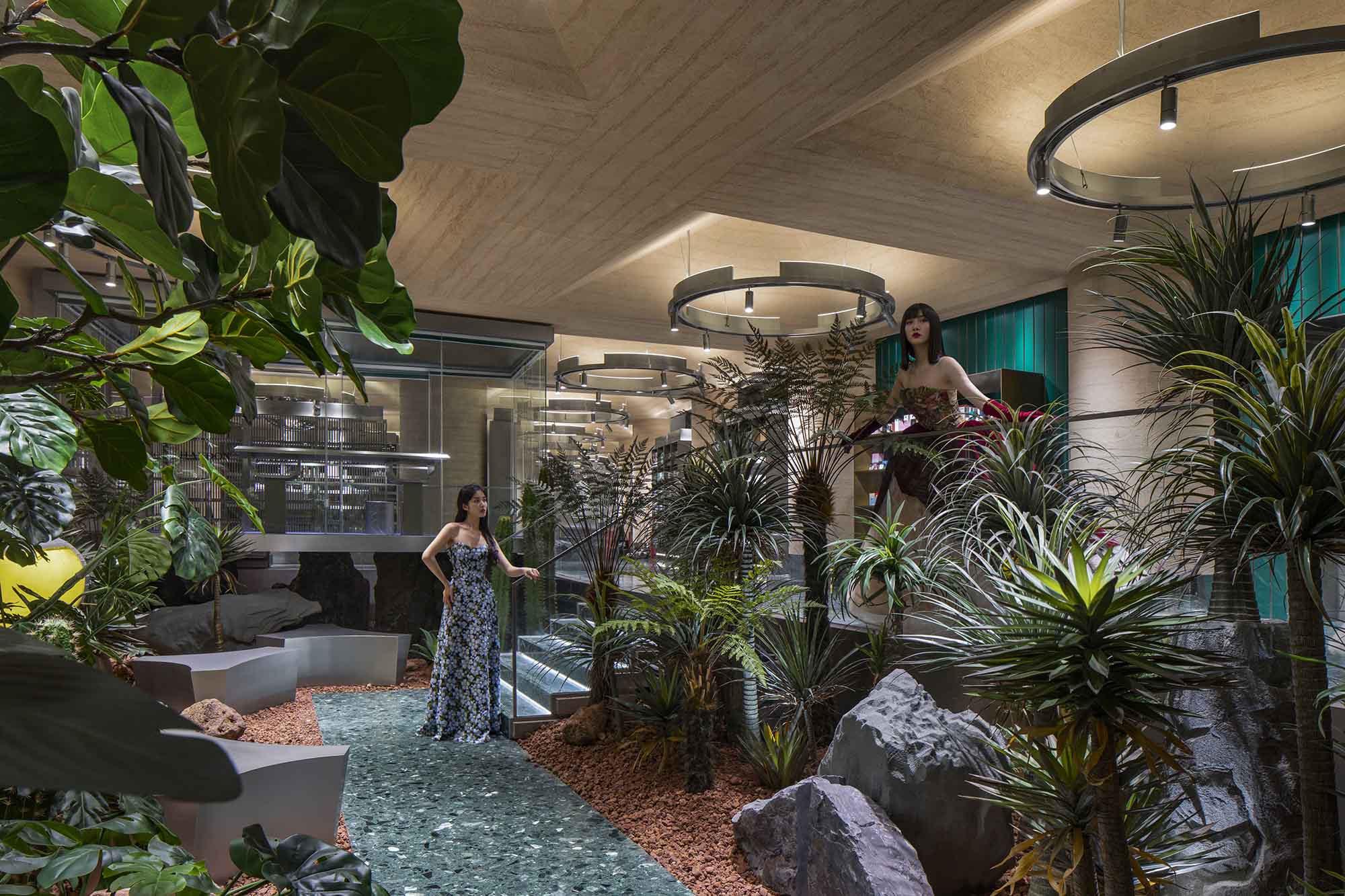 SALONE DEL SALON,零售店設計案例,西安零售店設計,鄭州零售店設計,得德設計,西安黑洞,鄭州黑洞,零售店設計,Haydon,零售店設計方案,美妝零售店,美妝店