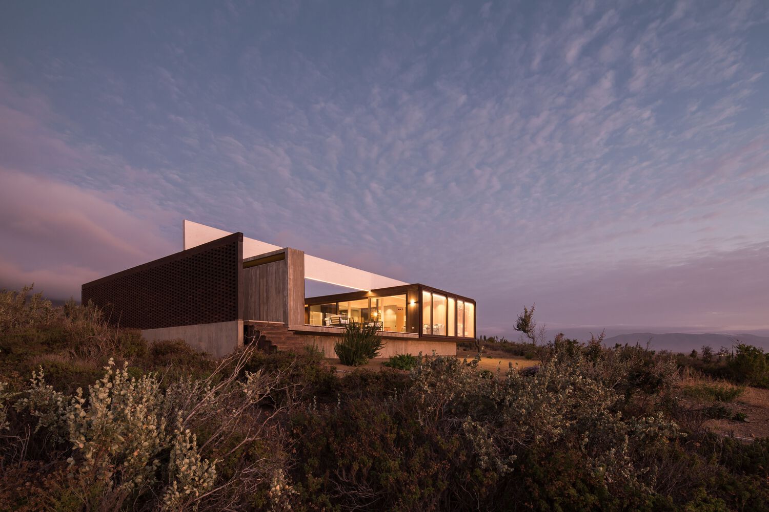 別墅設計,別墅設計案例,Juan Pablo Ureta Arquitectos,180㎡,極簡風格別墅,別墅庭院設計,智利,國外別墅設計案例