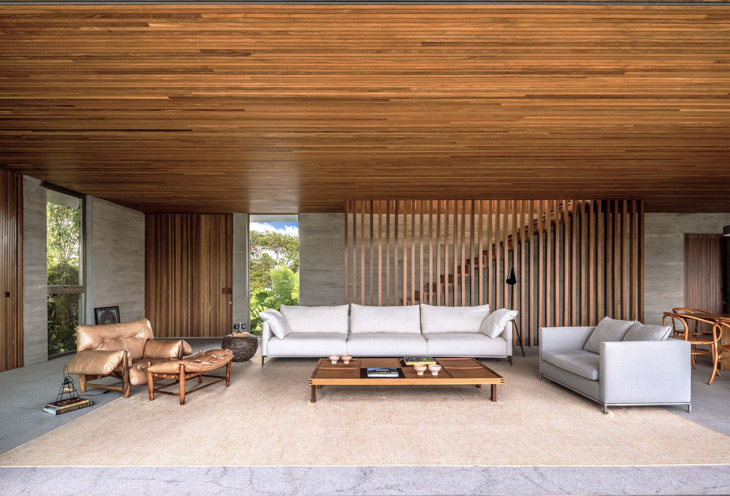 Felipe Caboclo Arquitetura,470㎡,別墅設計案例,原木色景觀別墅,國外別墅設計,野獸派風格,山景別墅