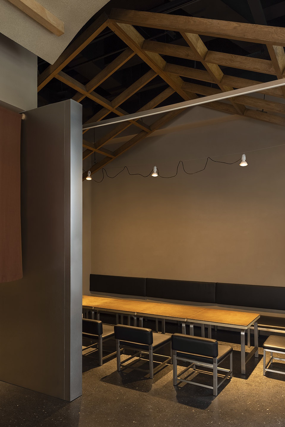 餐廳設計,燒烤餐廳設計,燒烤店設計,燒烤店設計案例,烤串店,杭州烤串店,篝火旁醬油小串,露營主題餐廳,露營風燒烤店,杭州篝火旁,杭州醬油小串,靜謐設計研究室,靜謐設計