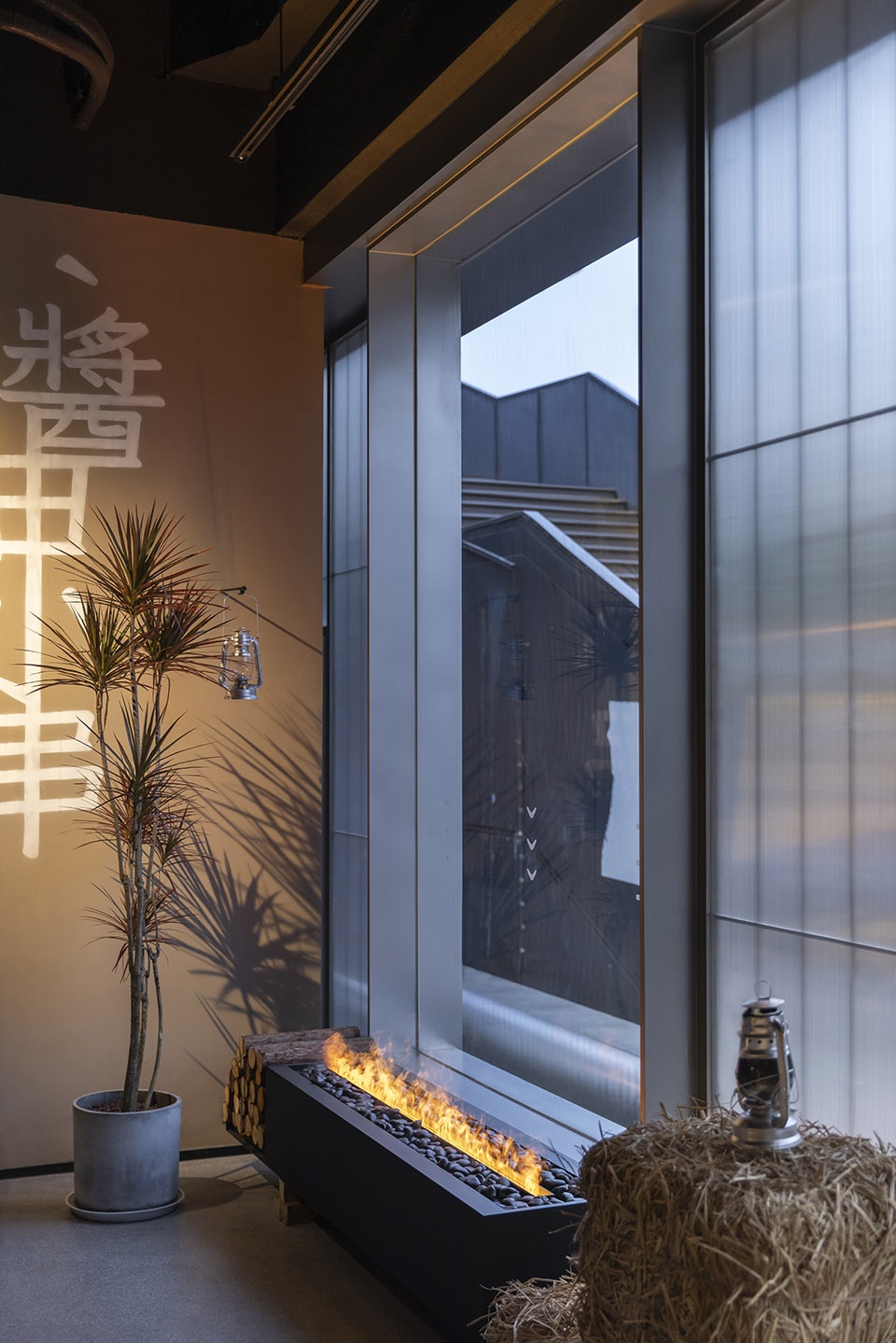 餐廳設計,燒烤餐廳設計,燒烤店設計,燒烤店設計案例,烤串店,杭州烤串店,篝火旁醬油小串,露營主題餐廳,露營風燒烤店,杭州篝火旁,杭州醬油小串,靜謐設計研究室,靜謐設計