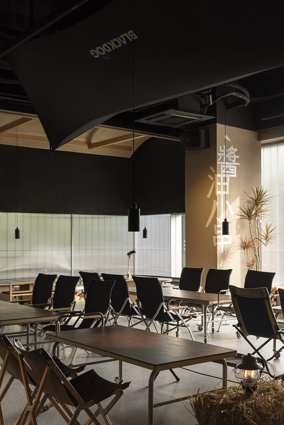 餐廳設計,燒烤餐廳設計,燒烤店設計,燒烤店設計案例,烤串店,杭州烤串店,篝火旁醬油小串,露營主題餐廳,露營風燒烤店,杭州篝火旁,杭州醬油小串,靜謐設計研究室,靜謐設計