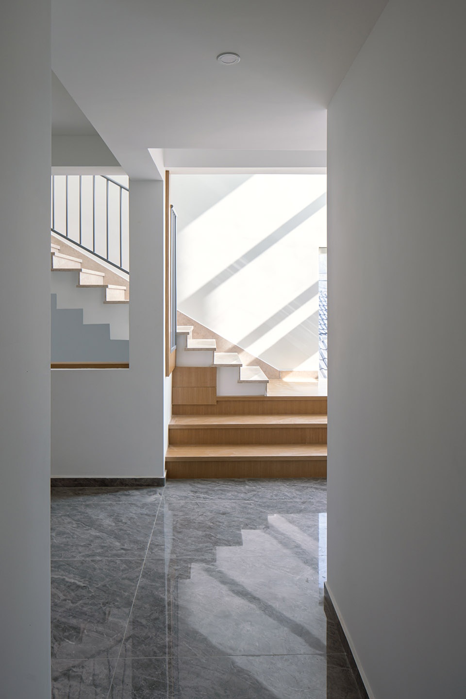 自建房設計,鄉村住宅設計,鄉村自建房,住宅設計案例,住宅設計,自建房裝修,杭州住宅設計,杭州鄉村住宅設計,現代風格住宅設計,獨棟住宅設計,田之間建築,植田建築,極小天井住宅,千島湖方宅,杭州千島湖方宅