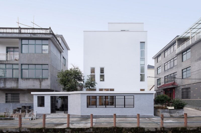 田之間建築&植田建築 | “極小天井住宅”—杭州千島湖方宅