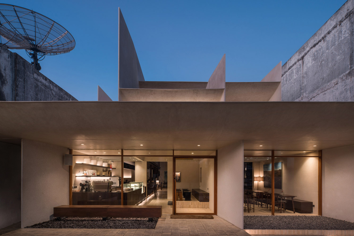 酒吧設計,酒吧設計案例,Isso Architects,印尼酒吧設計,Locaāhands,酒吧餐廳,530㎡,餐廳裝修,國外餐廳設計案例