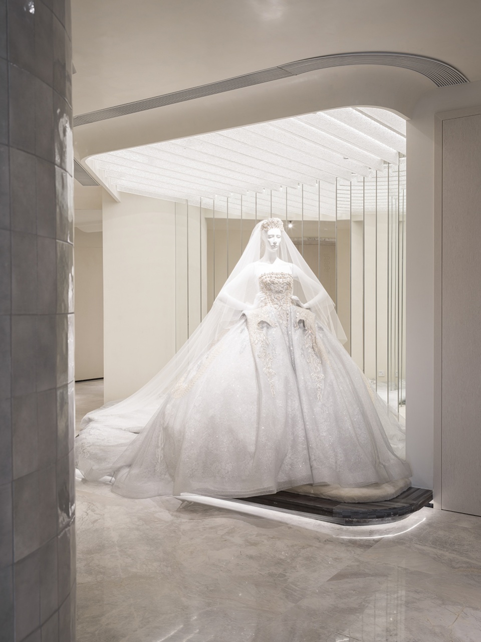 服裝店設計,婚紗館設計,婚紗店設計,杭州婚紗店,杭州MANLIBRIDAL,服裝店設計案例,MANLIBRIDAL婚紗館,杭州MANLIBRIDAL婚紗館,水丁集設計,水丁集,水丁集設計作品