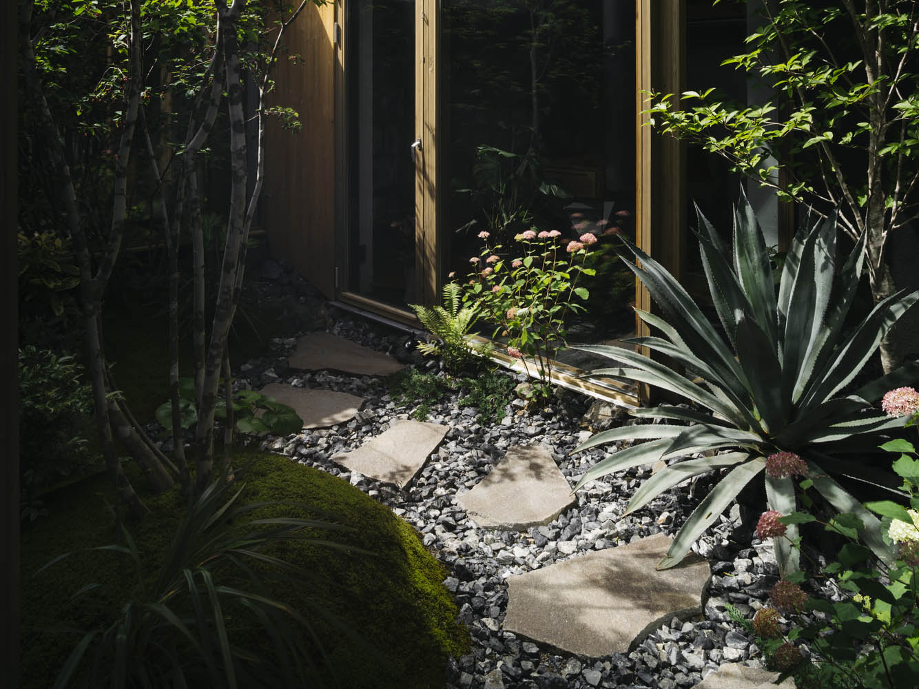 日式住宅設計,住宅設計案例,Atsushi Kawanishi Architects,日本,130㎡,原木風,日式侘寂庭院住宅,侘寂