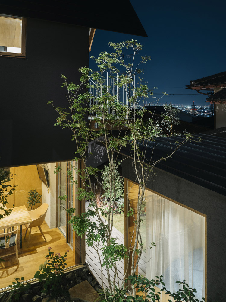 日式住宅設計,住宅設計案例,Atsushi Kawanishi Architects,日本,130㎡,原木風,日式侘寂庭院住宅,侘寂