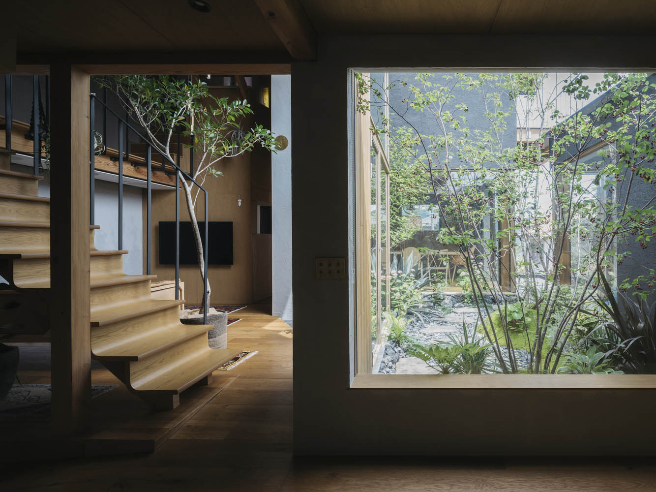 日式住宅設計,住宅設計案例,Atsushi Kawanishi Architects,日本,130㎡,原木風,日式侘寂庭院住宅,侘寂