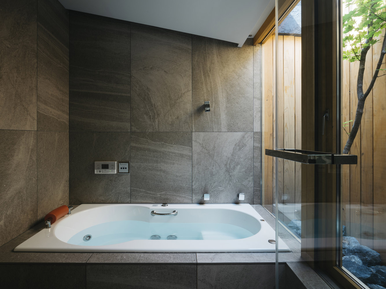 日式住宅設計,住宅設計案例,Atsushi Kawanishi Architects,日本,130㎡,原木風,日式侘寂庭院住宅,侘寂