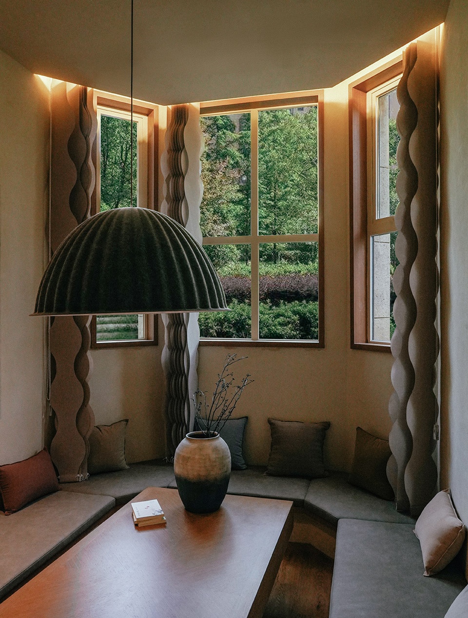 奶茶店設計,茶館設計,茶室設計,咖啡店設計,鄭州茶館設計,茶飲店設計,咖啡廳設計案例,咖啡廳裝修,山茶,山茶咖啡店,鄭州山茶,福州茶館,徽宗設計研究室,徽宗設計,徽宗設計作品