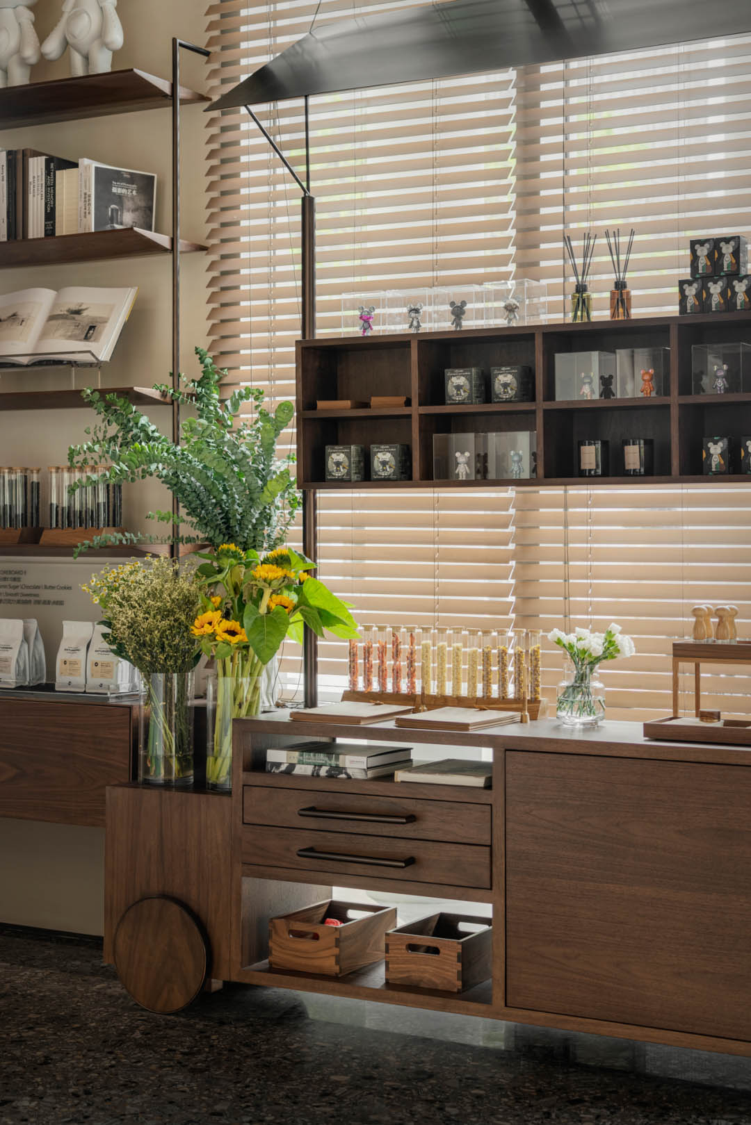 售樓處設計,於強售樓處設計,廣州售樓處設計,現代風格售樓處案例,廣州星河·畔月灣,星河·畔月灣,星河·畔月灣營銷中心,星河·畔月灣售樓處,於強室內設計師事務所,於強,YuQiang,YuQiang&Partners，於強設計