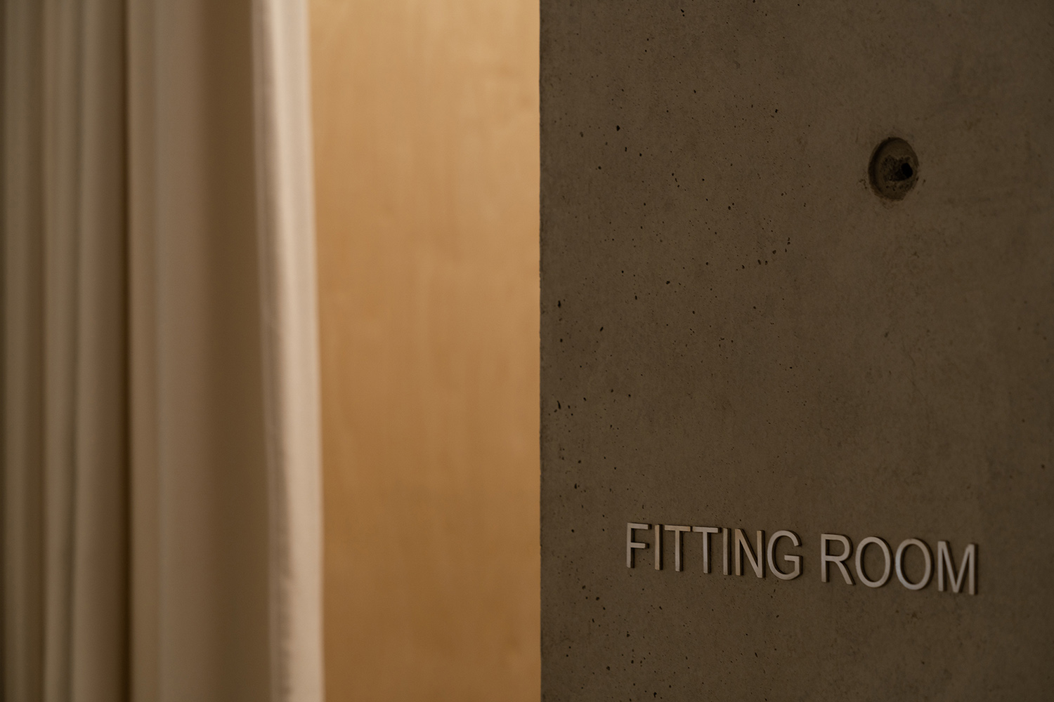 商業空間設計,時裝店設計,零售店設計,服裝店設計,旗艦店設計,時裝店設計案例,成都時裝店設計,hug,成都,成都hug,hug晶融彙花園店,氣象建築,氣象建築設計,ATMOSPHERE