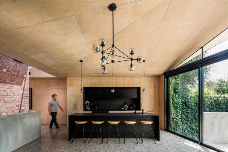 Mitsuori Architects〡紅磚+原木色暖色調溫馨別墅改造