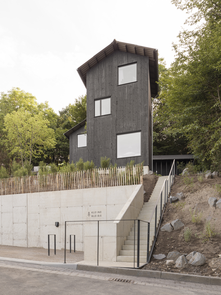 民宿設計,民宿改造設計,Fröhlich Gassner Architekten,民宿設計案例,170㎡,德國,Kleine Bleibe,度假民宿,民宿建築設計,原木色