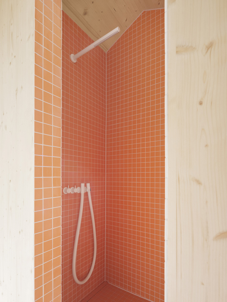 民宿設計,民宿改造設計,Fröhlich Gassner Architekten,民宿設計案例,170㎡,德國,Kleine Bleibe,度假民宿,民宿建築設計,原木色