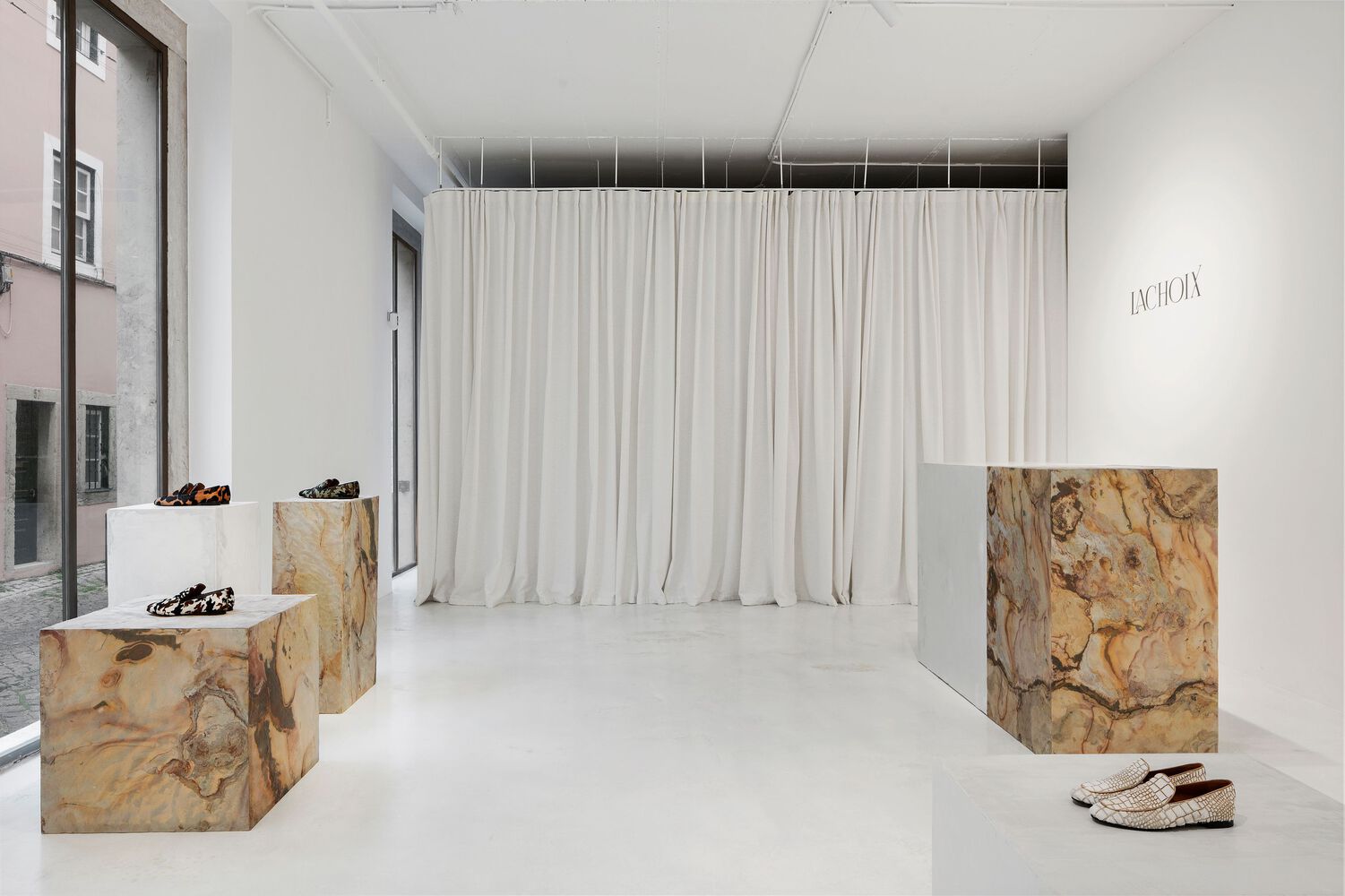 Lachoix Concept Store,服裝店設計,國外服裝店,服裝精品店,Atelier Holcnerova,葡萄牙,裏斯本,Lachoix 服裝概念店,女裝店設計,女裝店設計案例