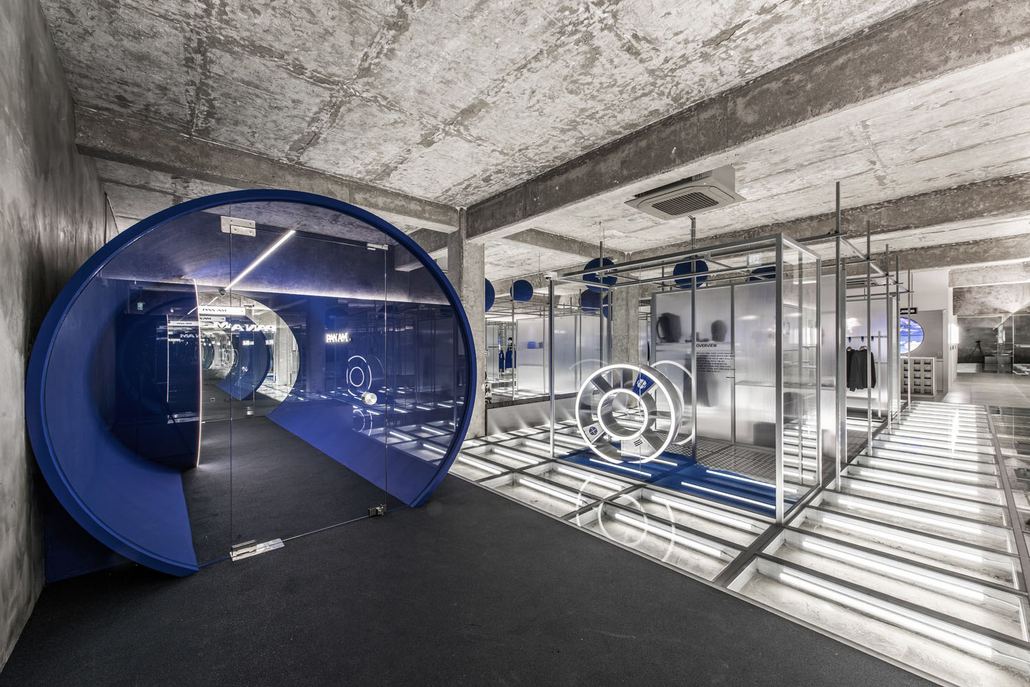 服裝店設計,PAN AM品牌服裝店,零售店設計,店鋪設計,310㎡,服裝店設計案例,NiiiZ Design Lab,旗艦店,國外服裝店設計案例