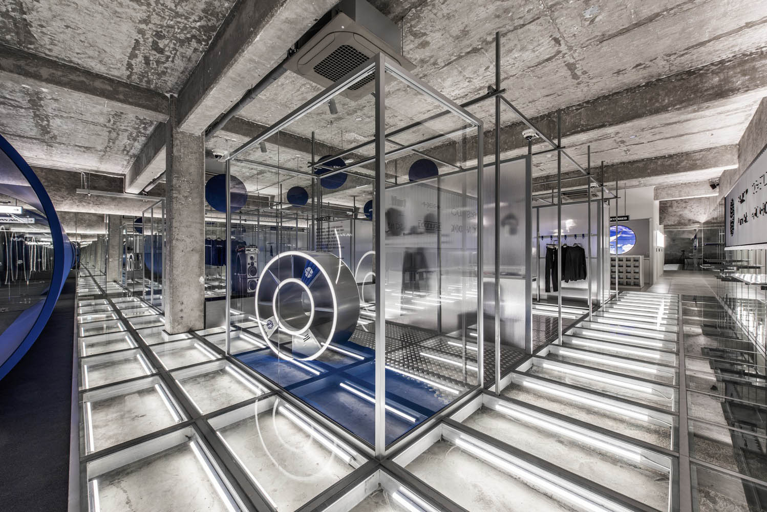 服裝店設計,PAN AM品牌服裝店,零售店設計,店鋪設計,310㎡,服裝店設計案例,NiiiZ Design Lab,旗艦店,國外服裝店設計案例