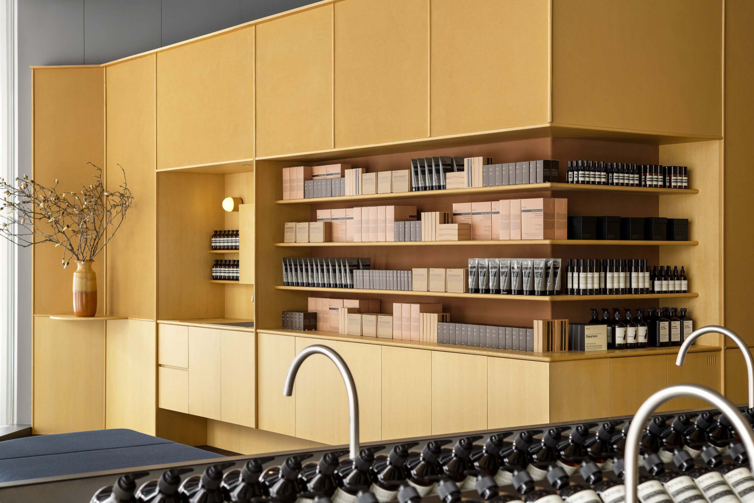 Aesop,Aesop店設計,Aesop店鋪,零售店設計,香水店設計,化妝品店,品牌體驗店,伊索化妝品店,CASE-REAL,日本,名古屋,伊索體驗店,90㎡