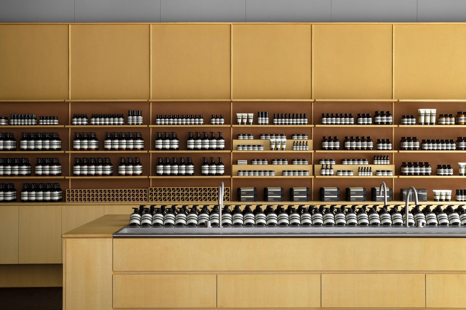 Aesop,Aesop店設計,Aesop店鋪,零售店設計,香水店設計,化妝品店,品牌體驗店,伊索化妝品店,CASE-REAL,日本,名古屋,伊索體驗店,90㎡