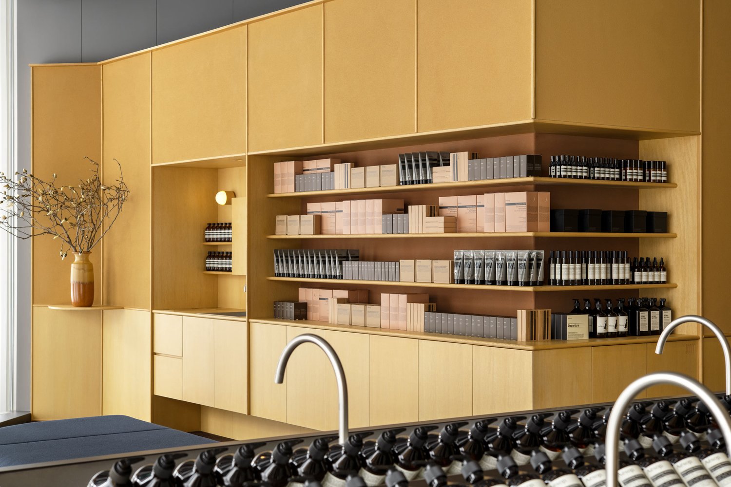 Aesop,Aesop店設計,Aesop店鋪,零售店設計,香水店設計,化妝品店,品牌體驗店,伊索化妝品店,CASE-REAL,日本,名古屋,伊索體驗店,90㎡