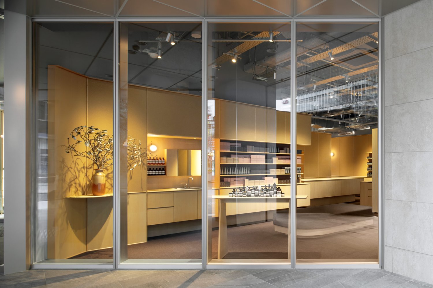 Aesop,Aesop店設計,Aesop店鋪,零售店設計,香水店設計,化妝品店,品牌體驗店,伊索化妝品店,CASE-REAL,日本,名古屋,伊索體驗店,90㎡